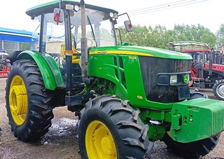 John Deere 6B-1404.